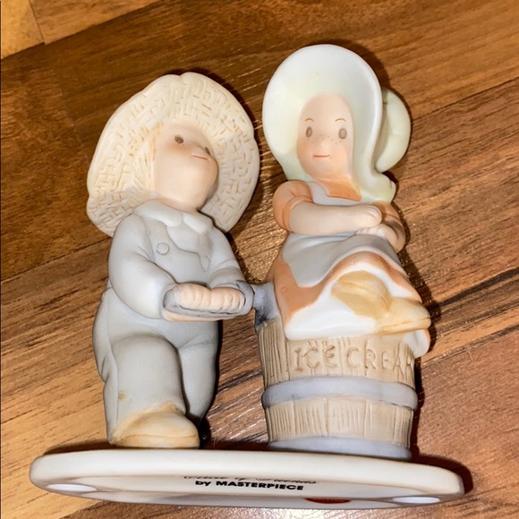 Vintage 4" CIRCLE Of FRIENDS Figurine Masterpiece - Picture 5 of 6